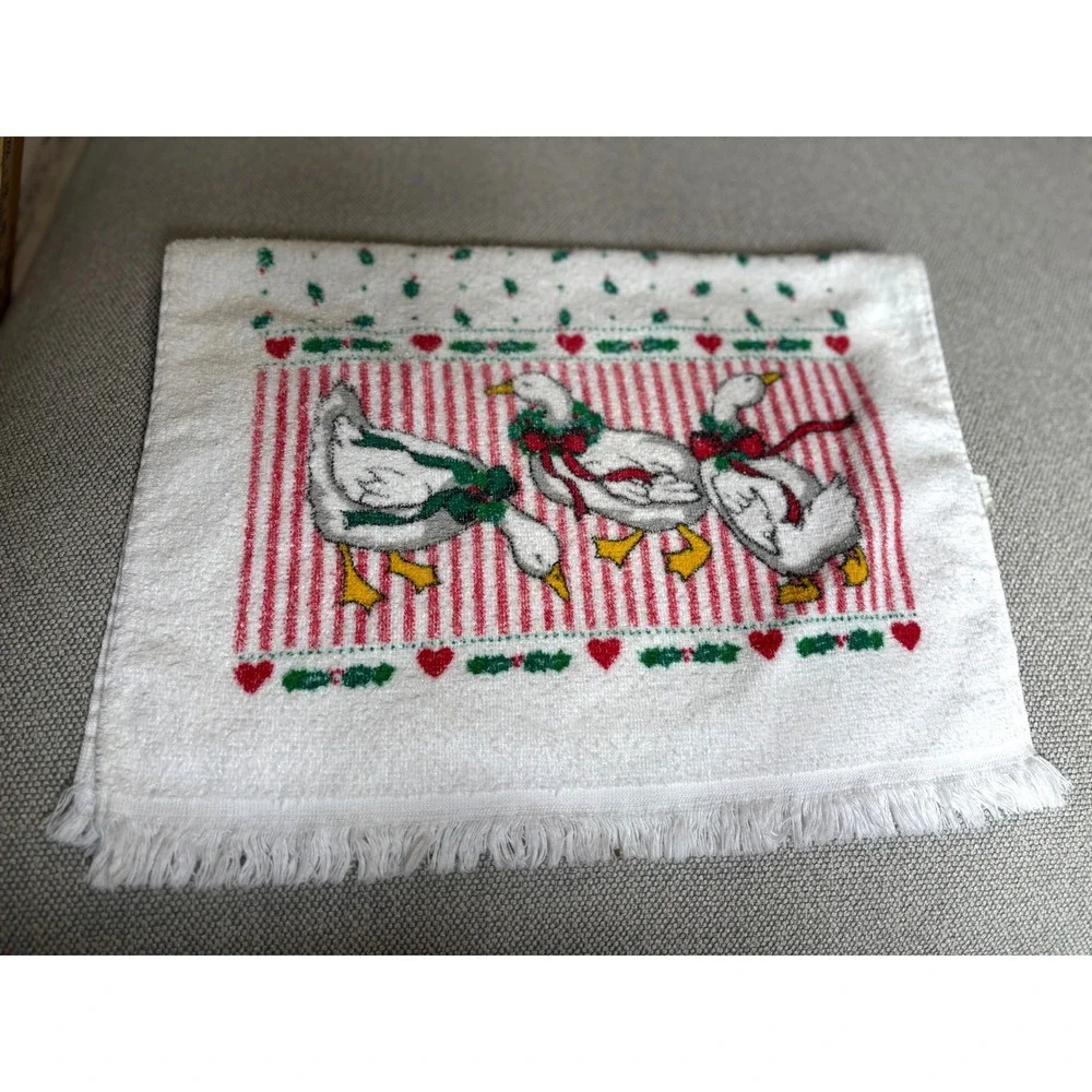 Vintage Christmas Hand Towel Country Geese Wreath Red White Stripe Fringe Trim